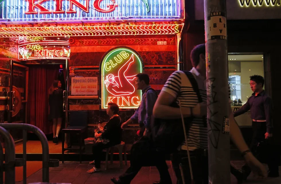Hong Kong reduce impuestos al alcohol para revitalizar su industria nocturna