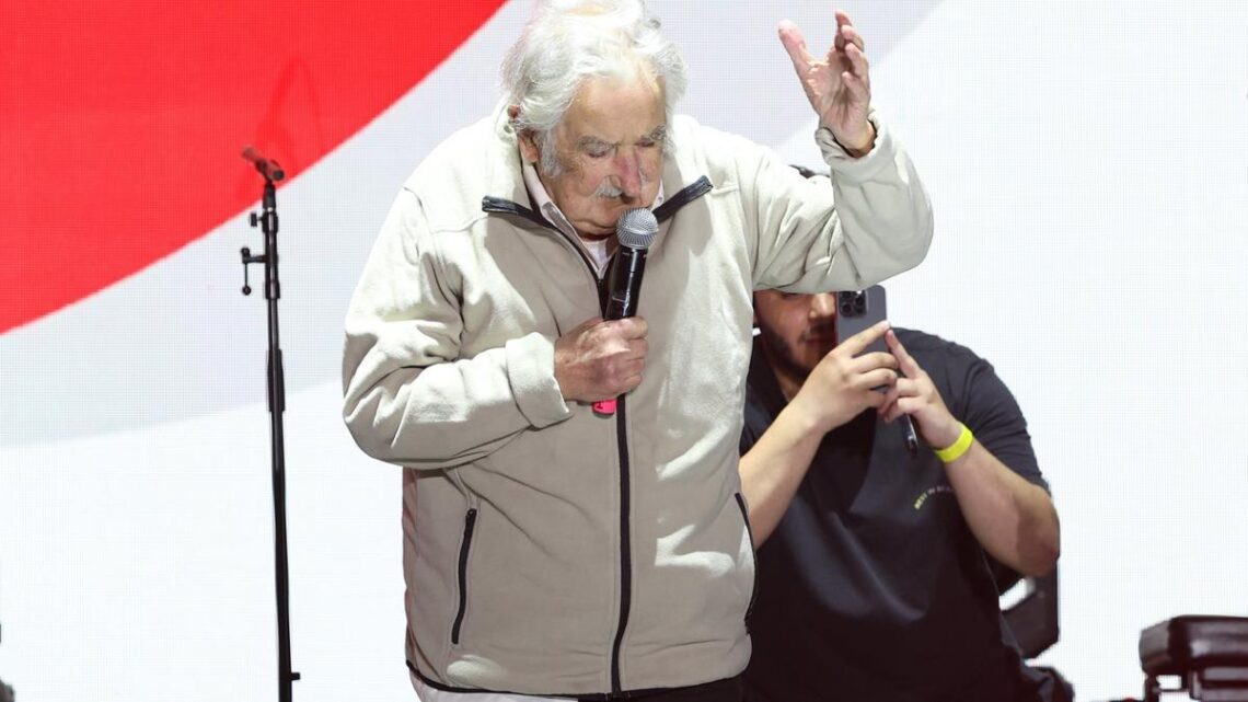 José Mujica reflexiona sobre su legado en un emotivo mitin