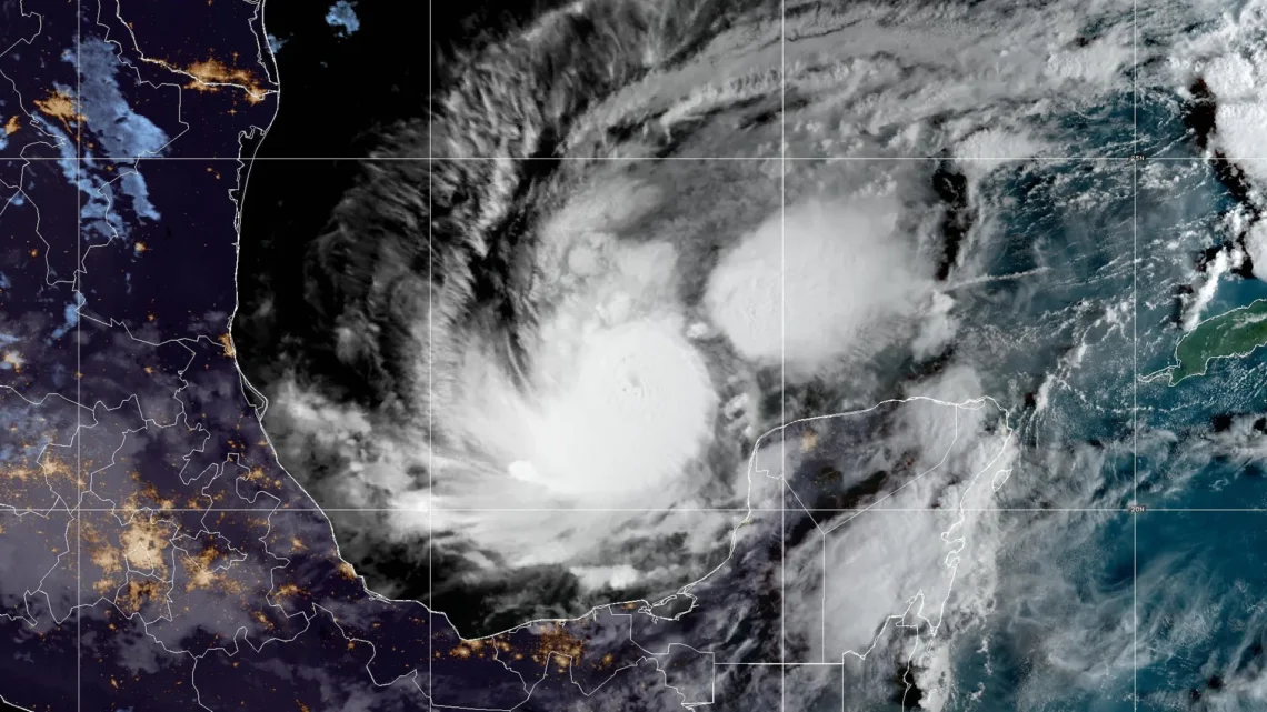 Huracán “Milton” se intensifica a categoría 4 y amenaza la península de Yucatán