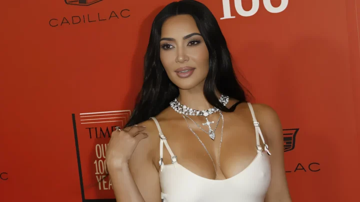 Kim Kardashian Aboga por la Liberación de los Hermanos Menéndez