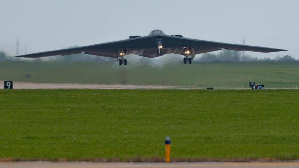 EEUU lanza ataques con B-2 contra posiciones hutíes en Yemen