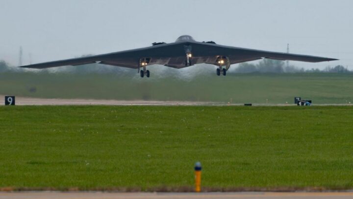 EEUU lanza ataques con B-2 contra posiciones hutíes en Yemen