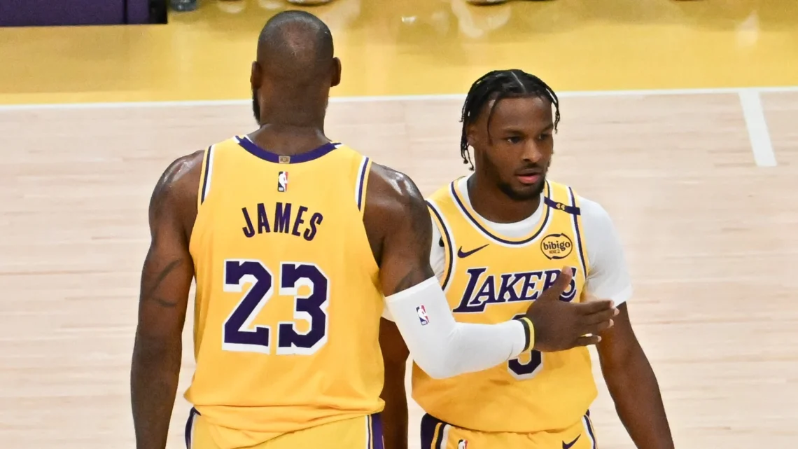 Un Hito en la NBA: LeBron y Bronny James Juegan Juntos