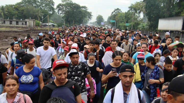 Cuarta caravana migrante parte de Tapachula con 2,500 personas