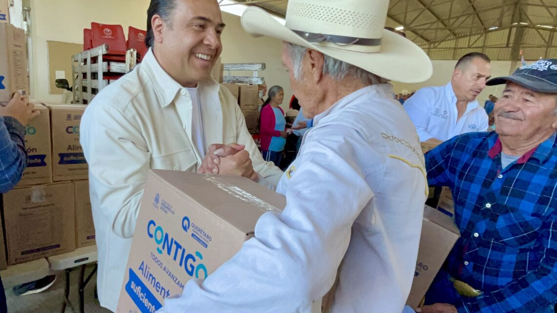 Entrega SEDESOQ apoyos alimentarios en San Juan del Río