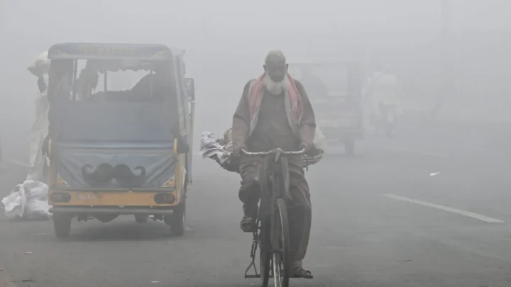 La contaminación en Punjab afecta a millones: 1,8 millones de enfermos en un mes