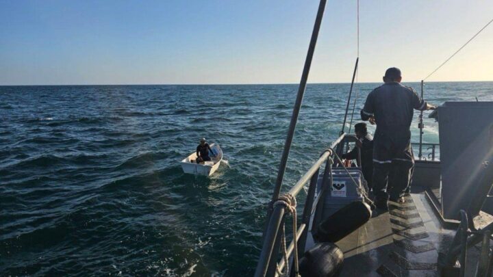 Semar rescata a pescador tras dos días a la deriva en Yucatán
