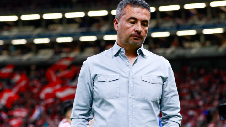 Arturo Ortega deja de ser técnico de Chivas