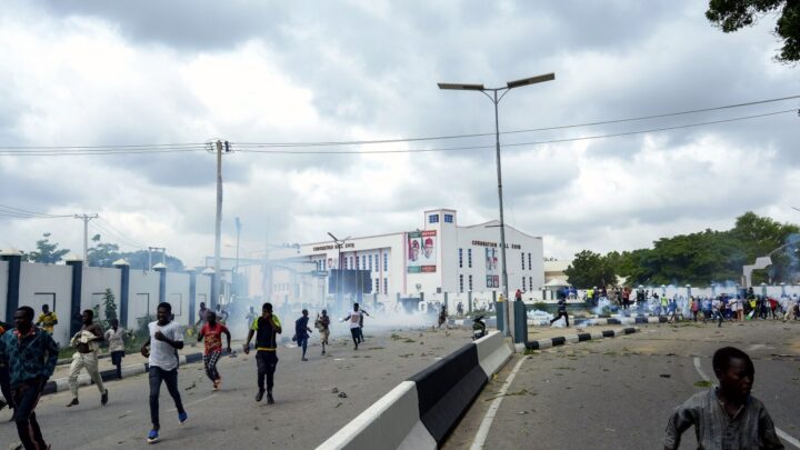 Nigeria libera a 29 niños condenados a muerte por protestas