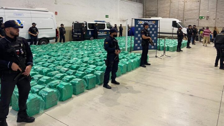 España incauta 13 toneladas de cocaína ocultas en contenedor de plátanos desde Ecuador