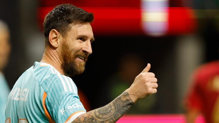 Messi encabeza la lista de convocados de Argentina; regresa Dibu Martínez