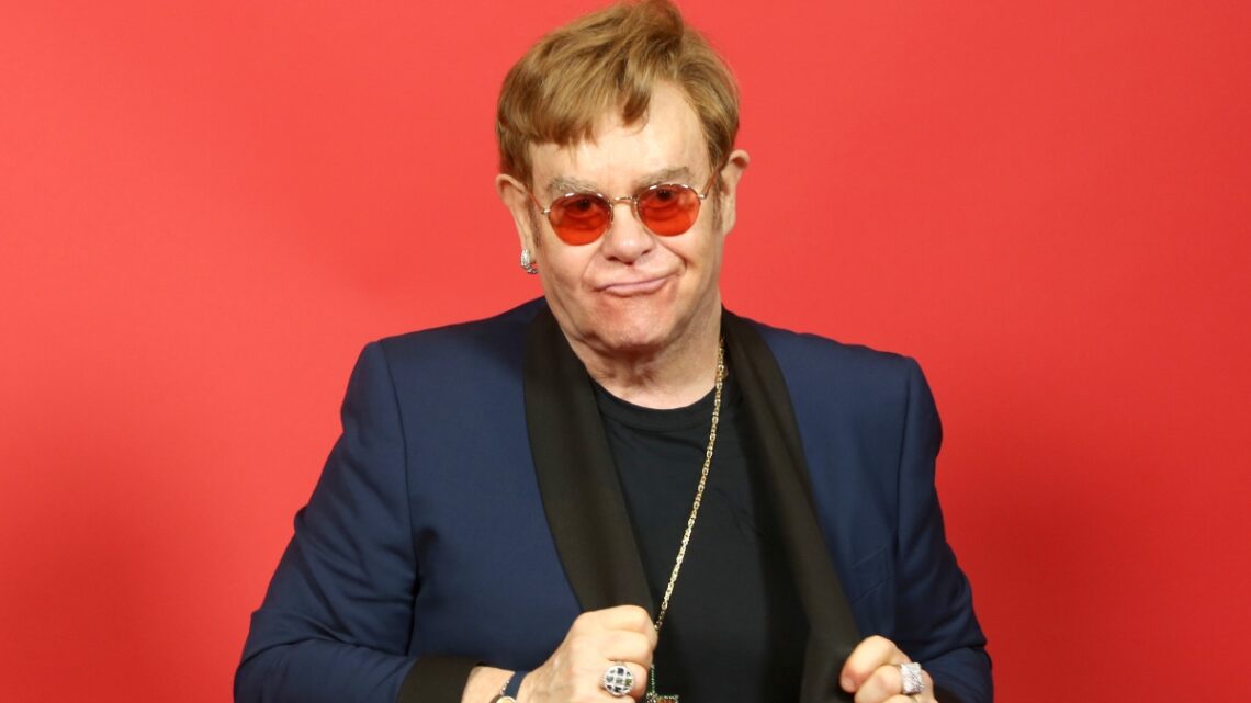 Elton John pierde la visión en su ojo derecho debido a una infección