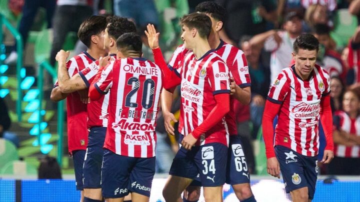 Chivas rompe la maldición en Torreón y mantiene viva la esperanza de Liguilla