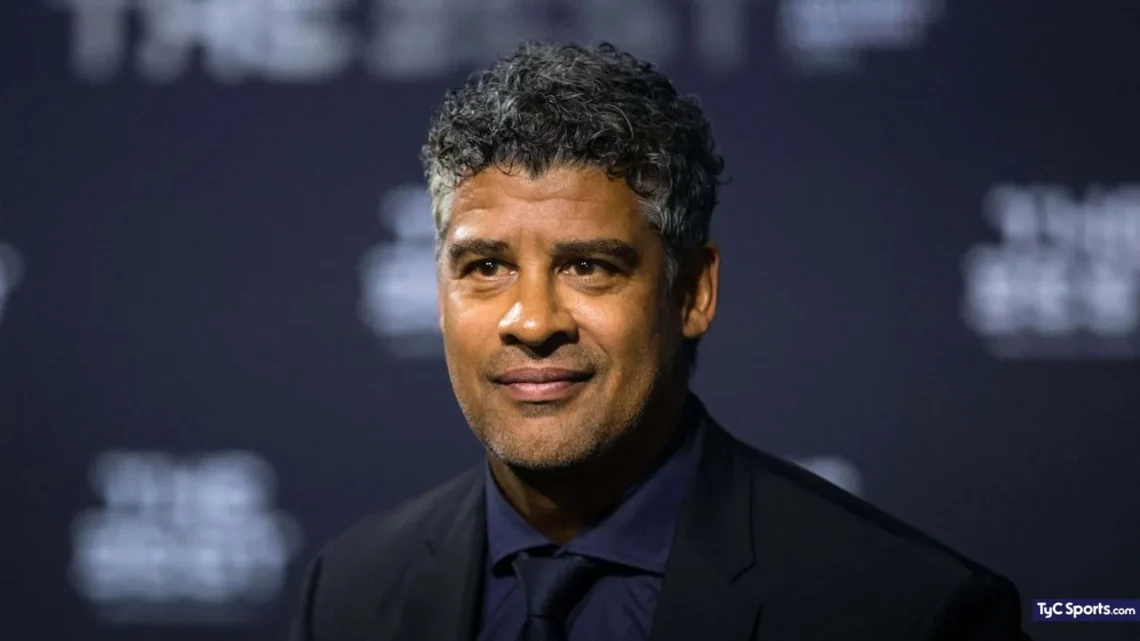 Frank Rijkaard entra en la lista de candidatos para dirigir a Chivas