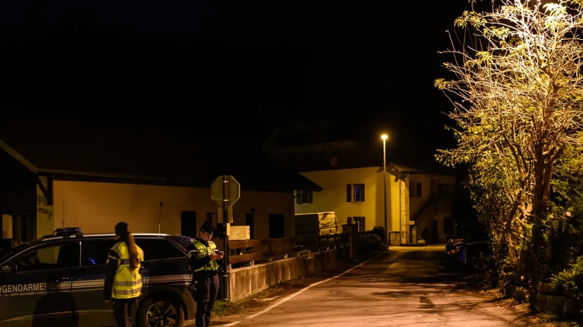 Buscan a la madre de tres niños hallados muertos en Taninges Francia 