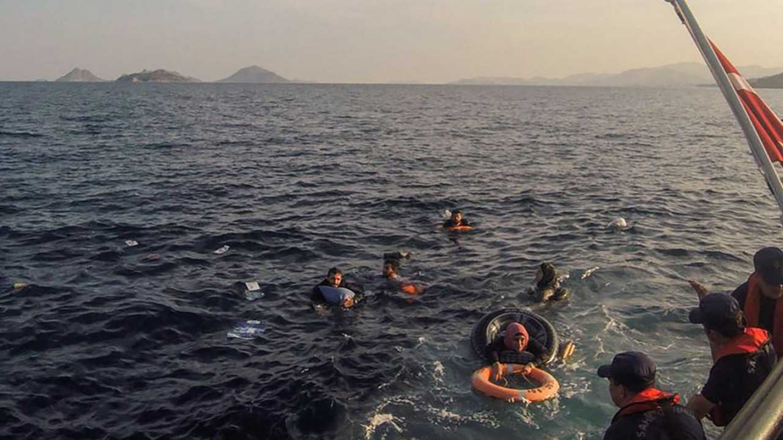 Naufragio de lancha rápida en Grecia deja 8 muertos y 18 rescatados