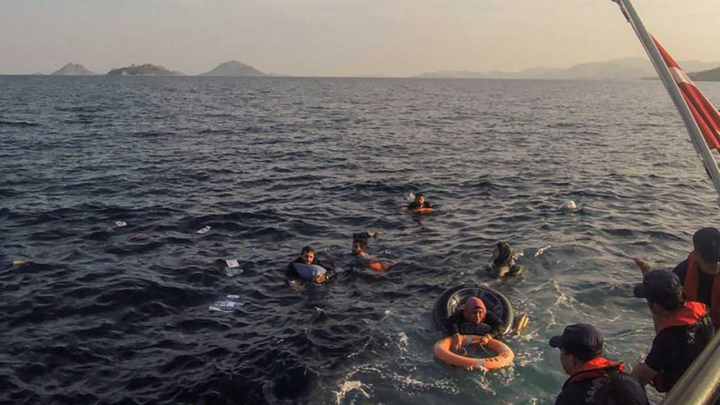Naufragio de lancha rápida en Grecia deja 8 muertos y 18 rescatados