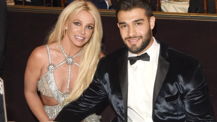 Britney Spears se divorcia oficialmente de Sam Asghari en su cumpleaños 43