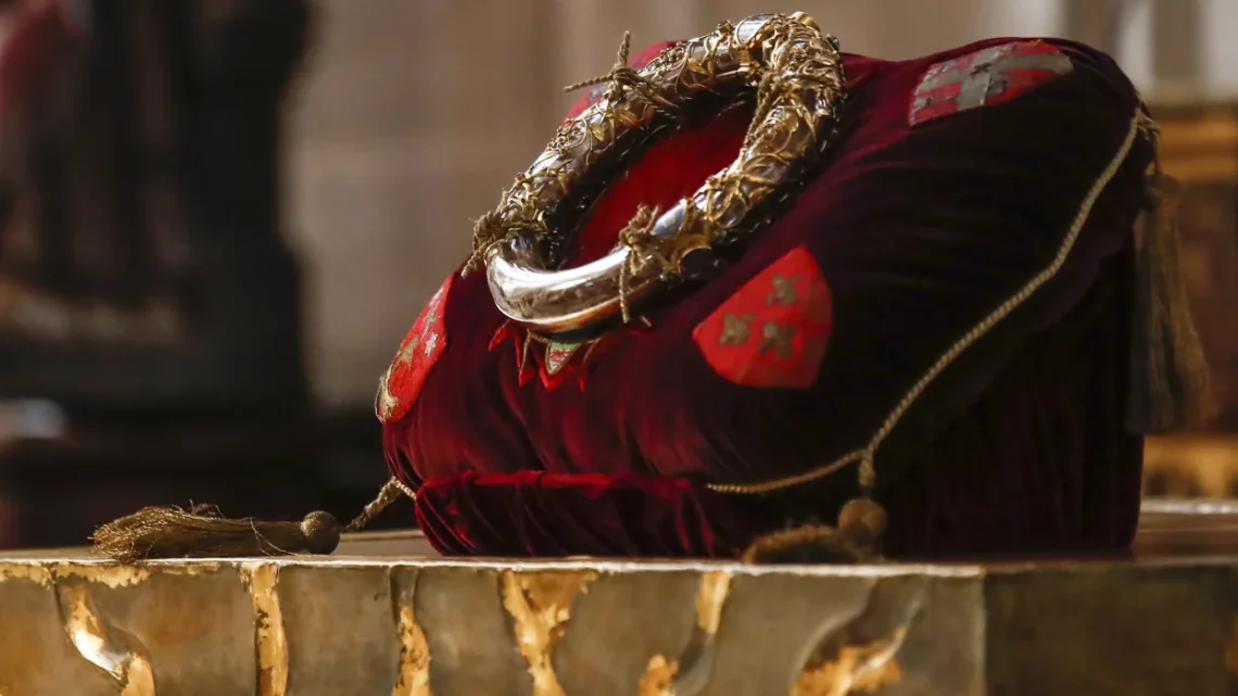 La Corona de Espinas regresa a Notre Dame para su veneración pública