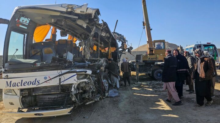 Dos accidentes en carreteras de Afganistán dejan 50 muertos y 76 heridos