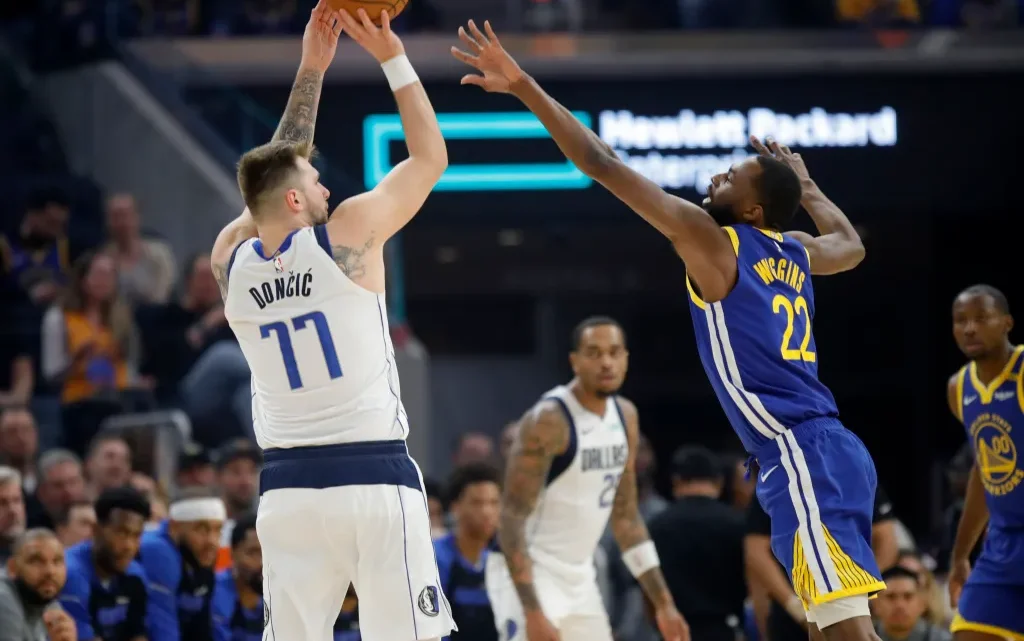 Luka Doncic alcanza los 80 triples-dobles con una noche histórica