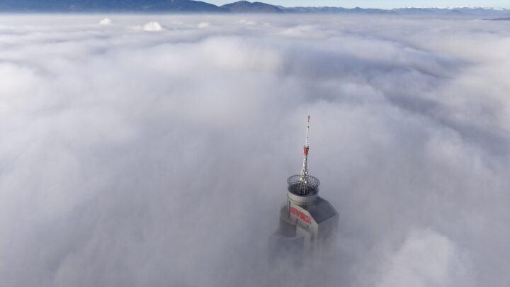 Sarajevo bajo el asedio de un aire tóxico y una densa niebla
