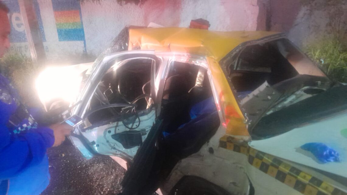 Tragedia en Monterrey: taxi choca y mueren sus dos pasajeros