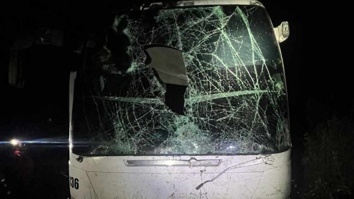 Autobús vuelca en Nuevo León durante trayecto a CDMX; 42 lesionados