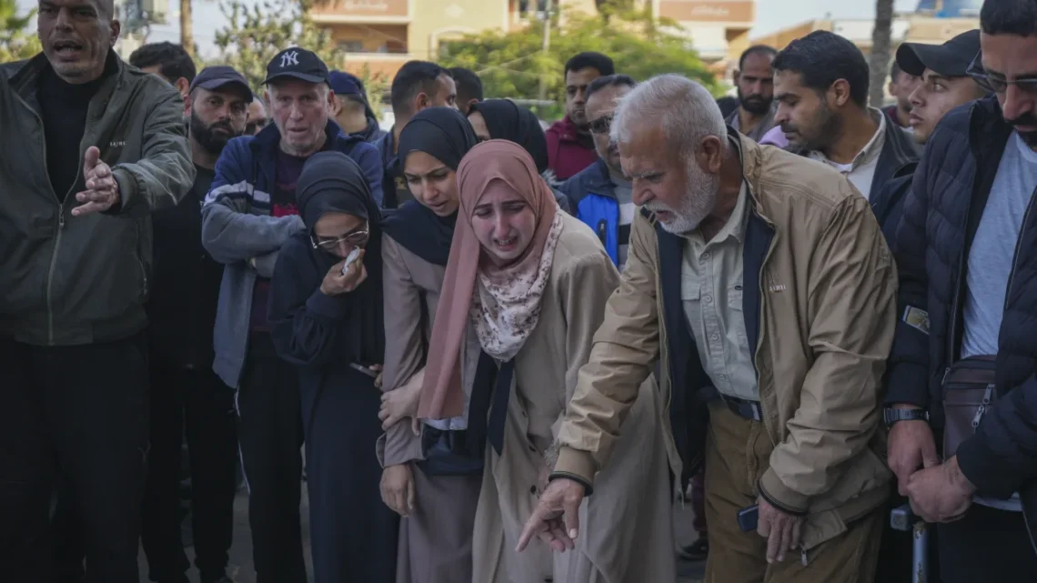 Ataques aéreos israelíes matan a 28 personas en Gaza, incluidos 7 niños