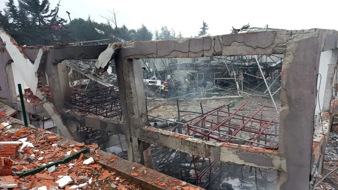 Explosión en fábrica de munición en Turquía deja 12 muertos y 4 heridos