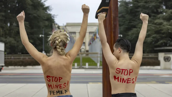 Detienen a activistas de FEMEN por dañar monumento frente a la ONU