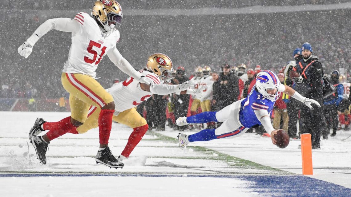 Josh Allen hace historia con touchdowns por tierra, aire y como receptor