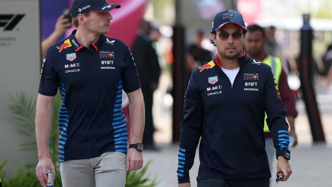  Verstappen muestra su apoyo a Checo Pérez antes del Gran Premio de Abu Dhabi   