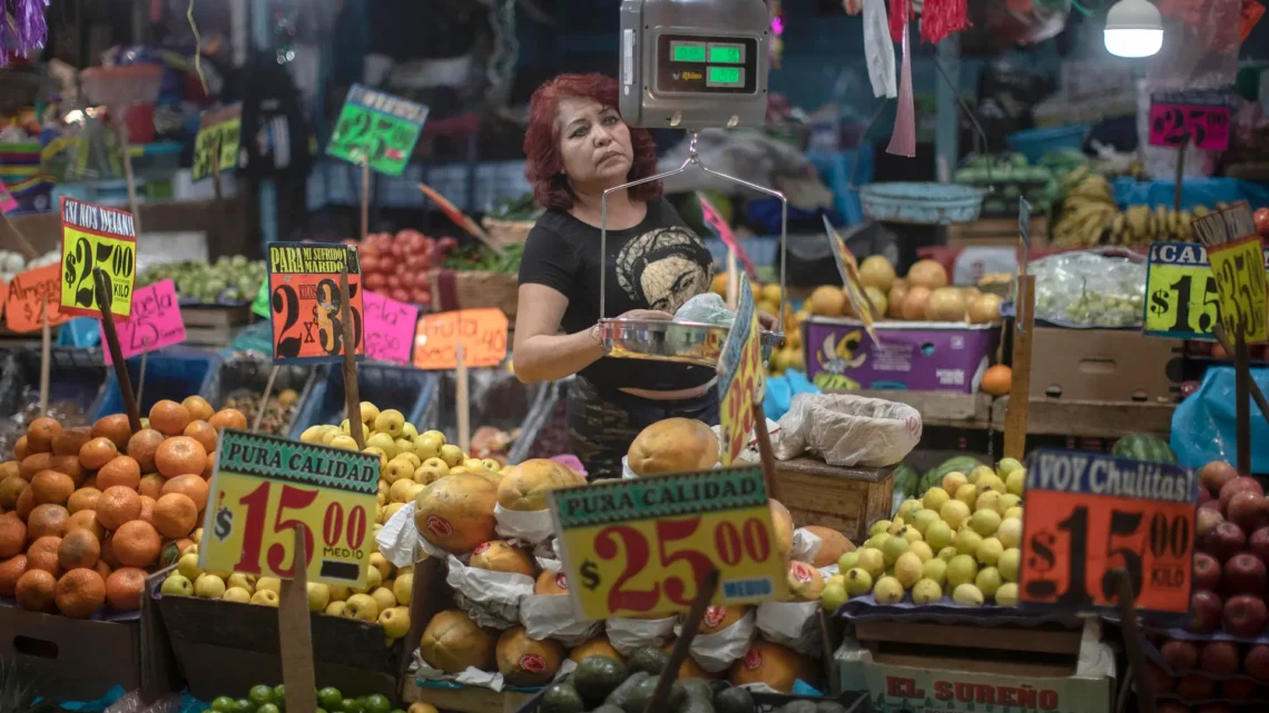 Inflación en México baja a 4.44% en diciembre y acumula tres quincenas en descenso