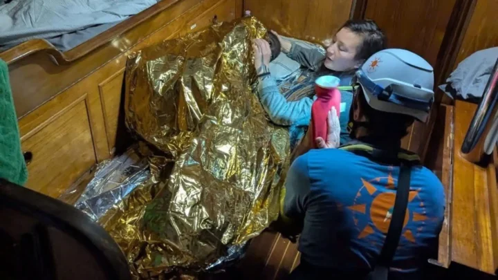 Rescatan a niña de 11 años tras sobrevivir tres días en alta mar frente a Lampedusa