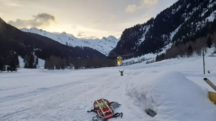 Avalancha en los Alpes del Piamonte, Italia, mata a 3 esquiadores