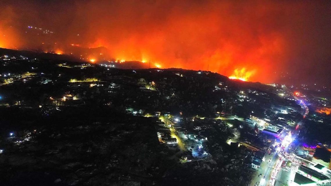 Incendio en Baja California obliga a evacuaciones y cierres viales