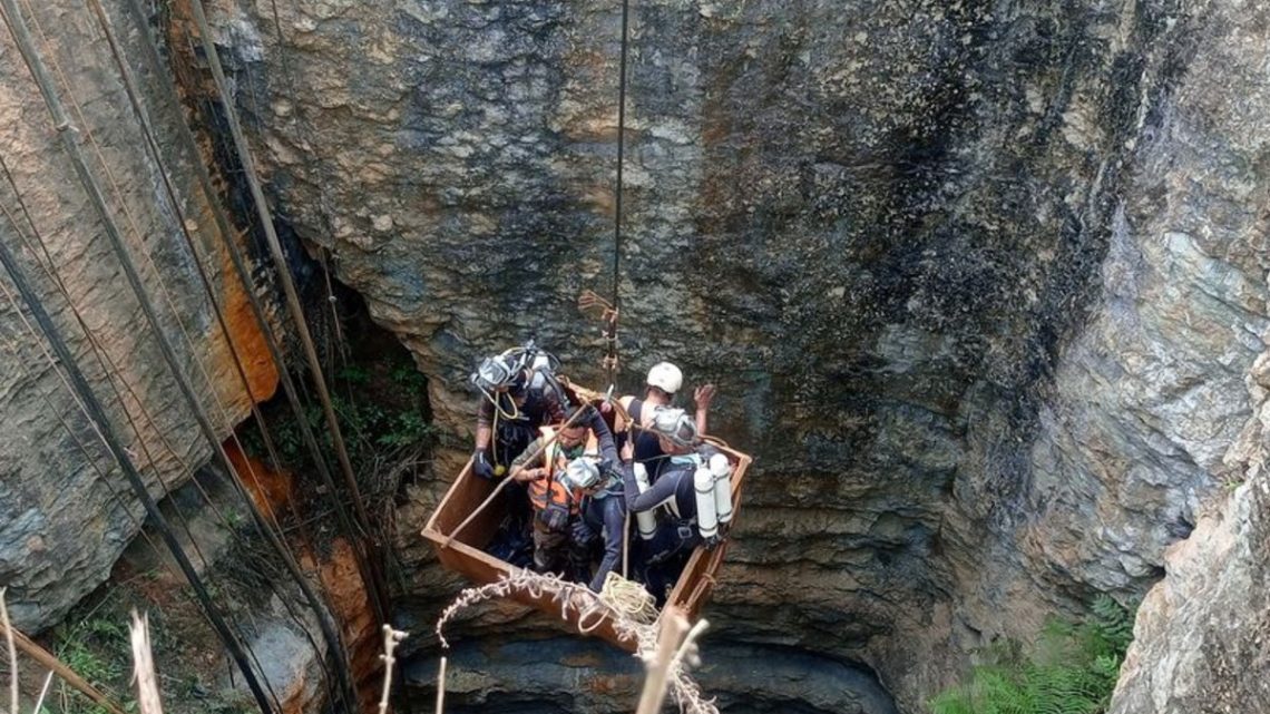 Al menos 9 mineros quedan atrapados en una mina de carbón en Assam, India