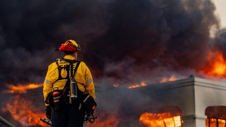 Incendios en Los Ángeles ceden, pero se intensifican los esfuerzos contra los saqueos