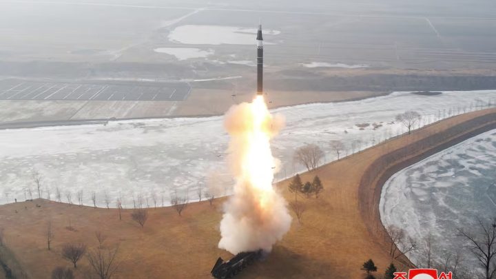 Corea del Norte prueba misil hipersónico para enfrentar “amenazas de seguridad”