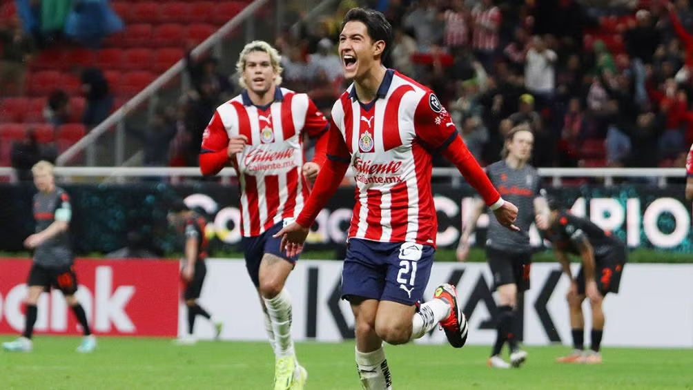 José Castillo, de fichaje discreto a estar cerca de debutar con el Tricolor