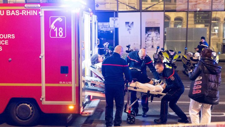 Chocan dos tranvías en Estrasburgo, dejando decenas de heridos