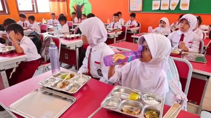 Indonesia lanza programa de comidas gratuitas para combatir la desnutrición infantil
