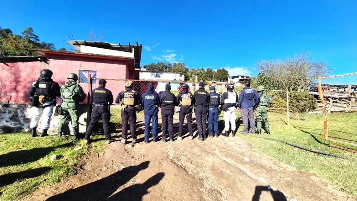Aseguran más de 2 mil litros de huachicol en operativo en Hidalgo