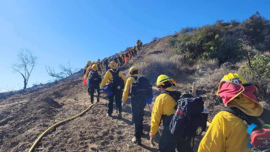 Bomberos mexicanos combaten incendios en Los Ángeles y estrechan lazos con Estados Unidos