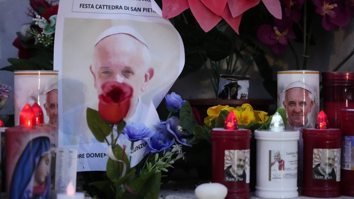 El Papa Francisco sigue en estado crítico; se le detecta insuficiencia renal