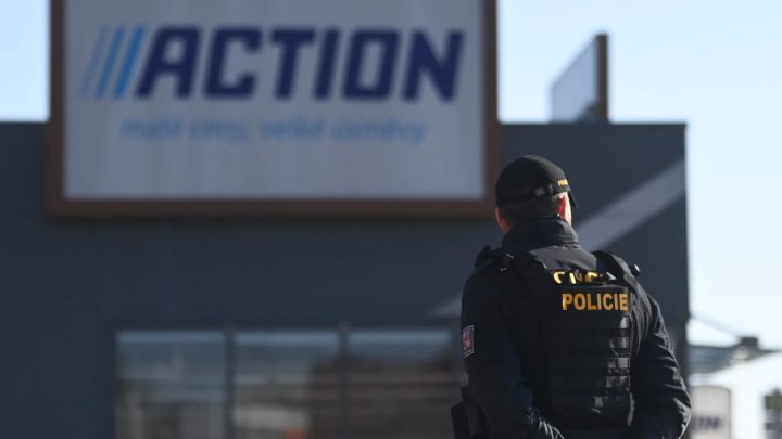 Adolescente arrestado tras ataque mortal en centro comercial checo