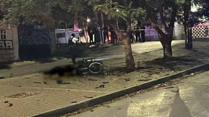 Tragedia en Querétaro: motociclistas mueren tras chocar contra un árbol