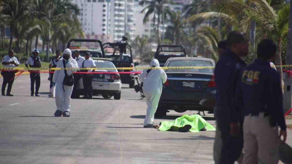Asesinan a comandante de Tránsito en Acapulco mientras levantaba una infracción