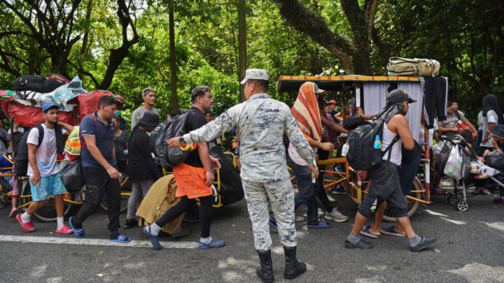 Desde albañiles hasta trabajadores sexuales, miles de migrantes se establecen en la frontera mexicana
